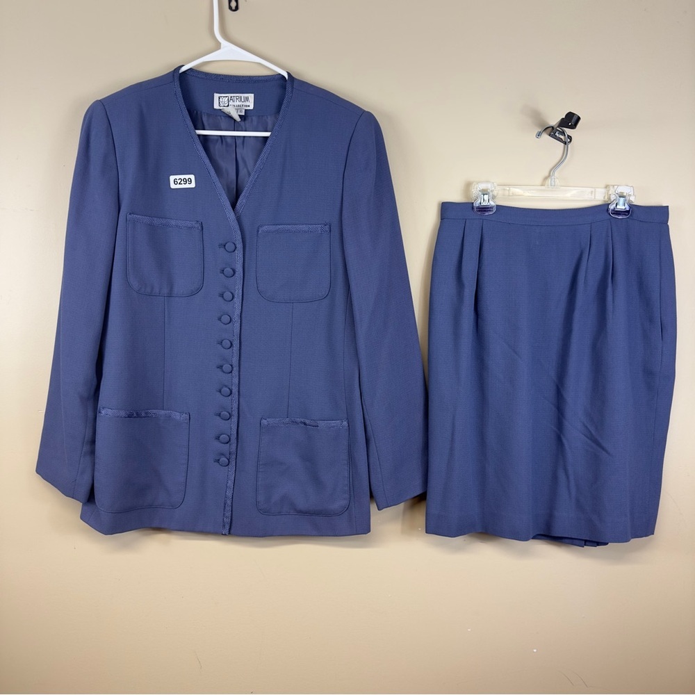 Atrium collection 10 blue skirt suit preowned great condition